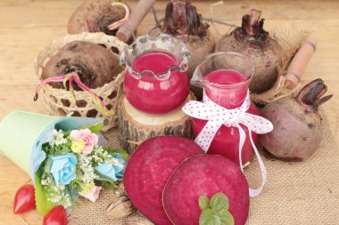 Pancar suyu ve taze pancar lezzetli