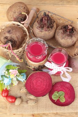 Pancar suyu ve taze pancar lezzetli