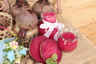 Pancar suyu ve taze pancar lezzetli