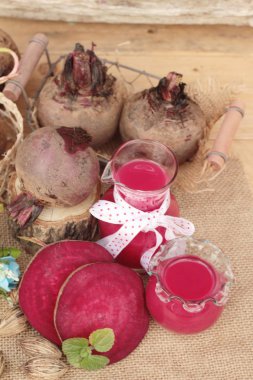 Pancar suyu ve taze pancar lezzetli