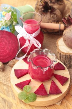 Pancar suyu ve taze pancar lezzetli