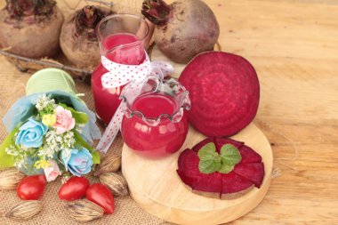 Pancar suyu ve taze pancar lezzetli