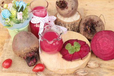 Pancar suyu ve taze pancar lezzetli