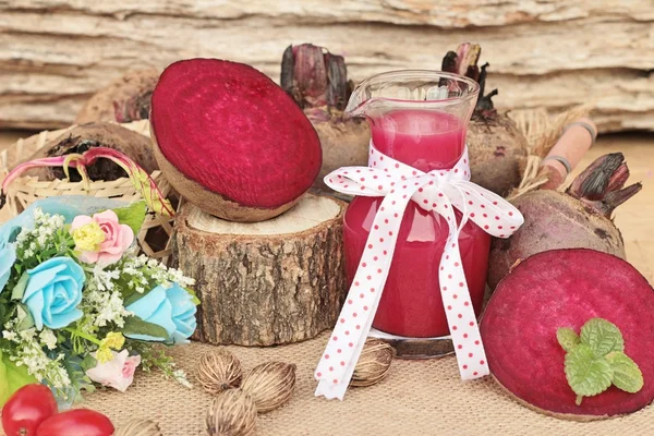 Pancar suyu ve taze pancar lezzetli