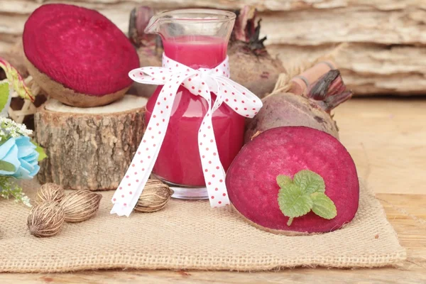 Pancar suyu ve taze pancar lezzetli