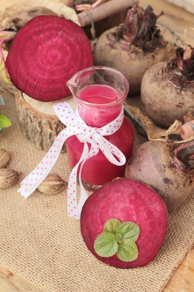 Pancar suyu ve taze pancar lezzetli