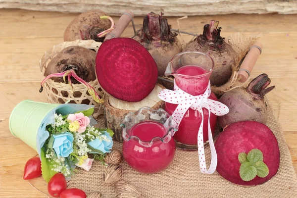 Pancar suyu ve taze pancar lezzetli