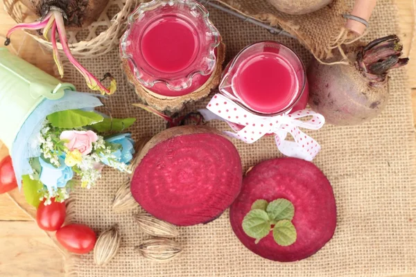 Pancar suyu ve taze pancar lezzetli