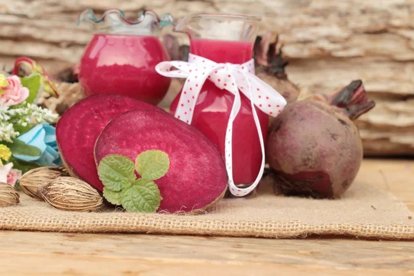 Pancar suyu ve taze pancar lezzetli