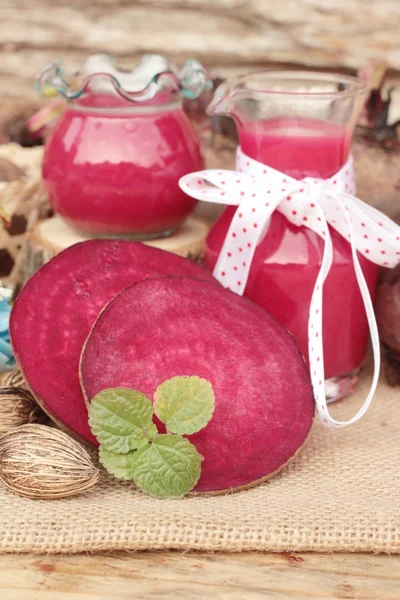 Pancar suyu ve taze pancar lezzetli