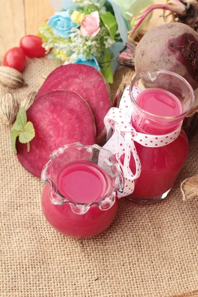 Pancar suyu ve taze pancar lezzetli