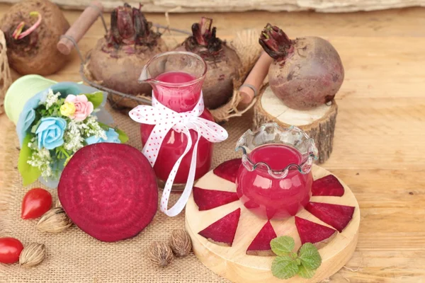 Pancar suyu ve taze pancar lezzetli