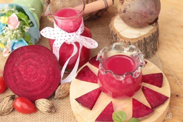 Pancar suyu ve taze pancar lezzetli