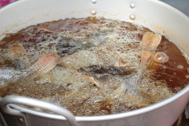 Fistolar tereyağı ızgara ve peynir lezzetlidir