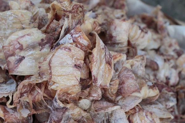 Calamari secchi per cucinare sul mercato . — Foto Stock