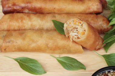 Meze yemek için geleneksel tava böreği