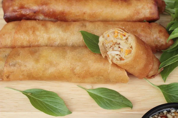 Meze yemek için geleneksel tava böreği