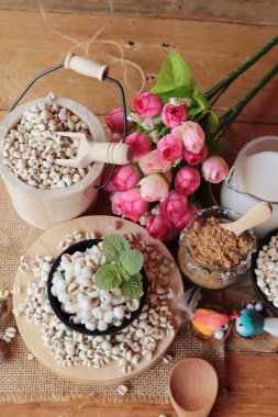 Süt ve şeker ile pişmiş darı tohumları