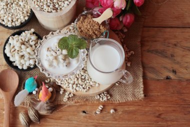 Süt ve şeker ile pişmiş darı tohumları