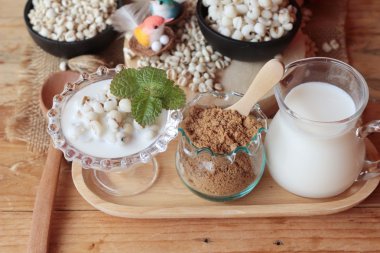 Süt ve şeker ile pişmiş darı tohumları