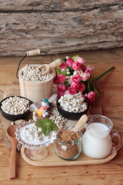 Süt ve şeker ile pişmiş darı tohumları