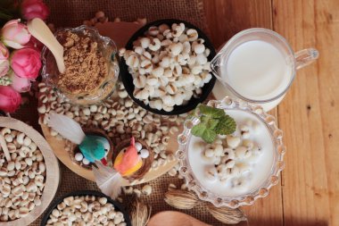 Süt ve şeker ile pişmiş darı tohumları