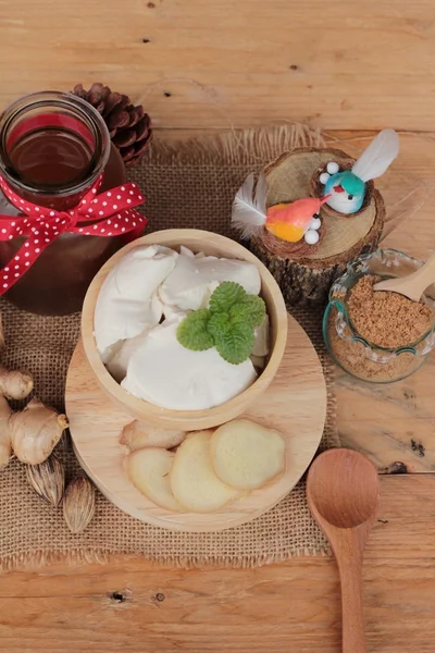 Zázvorový čaj a tofu dezert čínské jídlo. — Stock fotografie