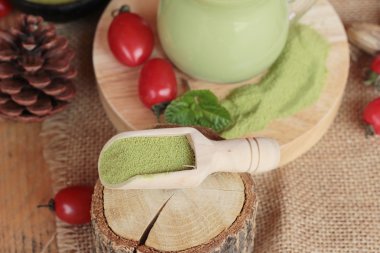 Matcha yeşil çay ve yeşil çay tozu