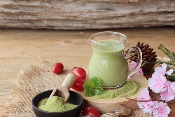 Matcha grüner Tee und Grüntee-Pulver — Stockfoto