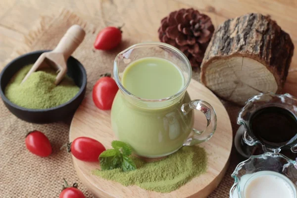 Matcha té verde y té verde en polvo — Foto de Stock