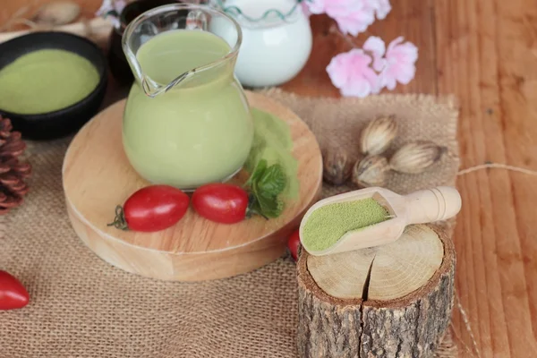 Matcha chá verde e chá verde em pó — Fotografia de Stock