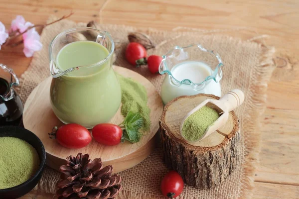 Matcha té verde y té verde en polvo —  Fotos de Stock