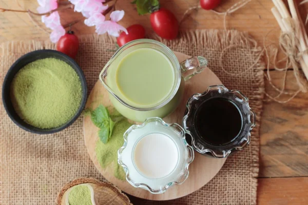 Matcha té verde y té verde en polvo —  Fotos de Stock