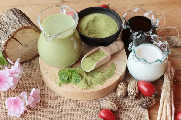 Matcha grüner Tee und Grüntee-Pulver — Stockfoto