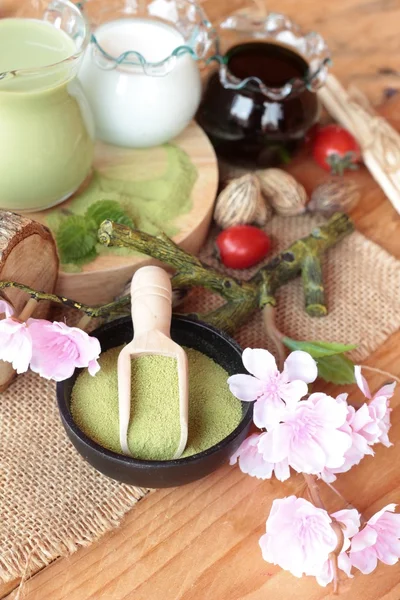 Matcha grüner Tee und Grüntee-Pulver — Stockfoto