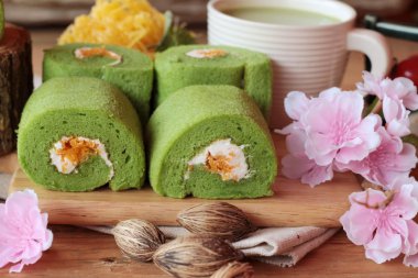 Yeşil çay pasta rulo ve matcha yeşil çay