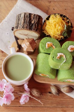 Yeşil çay pasta rulo ve matcha yeşil çay