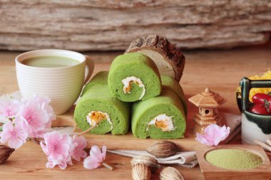 Yeşil çay pasta rulo ve matcha yeşil çay