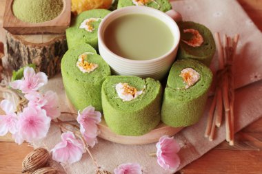 Yeşil çay pasta rulo ve matcha yeşil çay