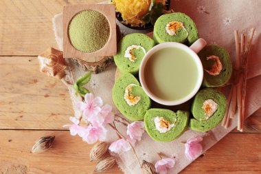 Yeşil çay pasta rulo ve matcha yeşil çay