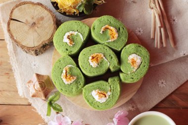 Yeşil çay pasta rulo ve matcha yeşil çay