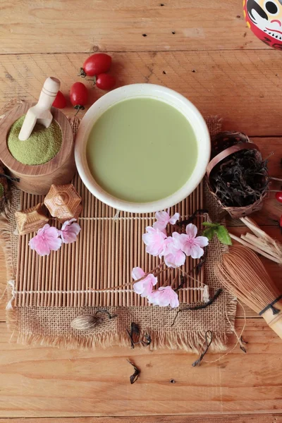 Té verde matcha japonés y té verde en polvo — Foto de Stock