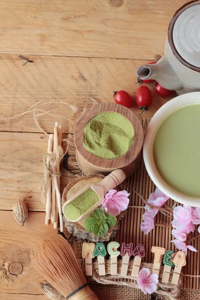 Thé vert matcha japonais et poudre de thé vert — Photo