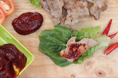 biber soslu ızgara domuz Kore yemeği.