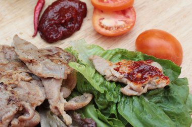 biber soslu ızgara domuz Kore yemeği.