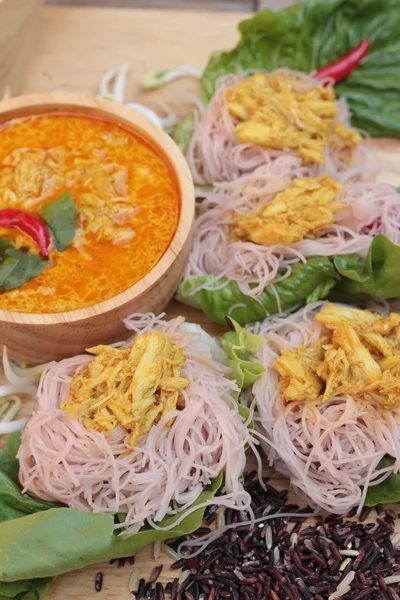 Tay curry ile riceberry pirinç şehriye