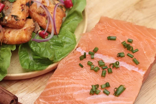 Spicy salmon salad delicious with raw salmon — Stock Photo, Image