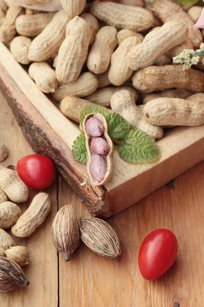 Peanut and boiled peanuts on wood background. — Stock Photo, Image