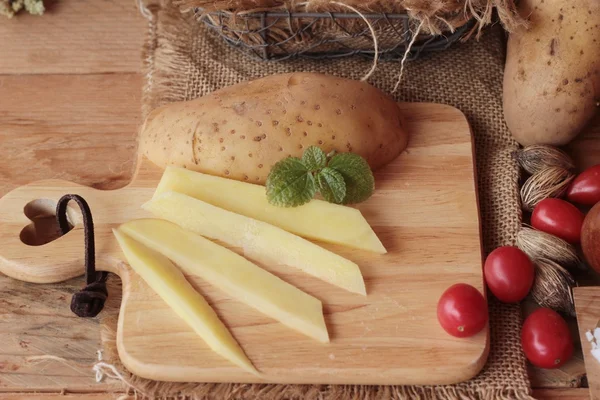 Fresh potatoes for cooking on wood background — Stock Photo, Image