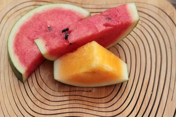 Vattenmelon rött är jättegott på trä bakgrund. — Stockfoto